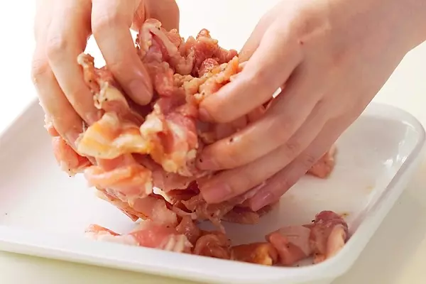 ご飯がすすむ味噌ダレで作る!豚肉とたっぷり野菜のピリ辛炒めの下準備1