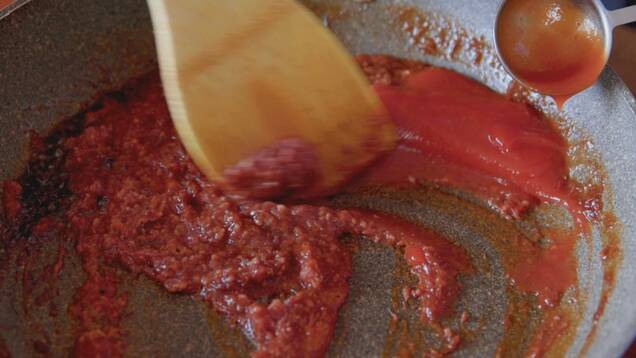 コンビーフデミソースで食べるとろとろオムライスの作り方の手順4