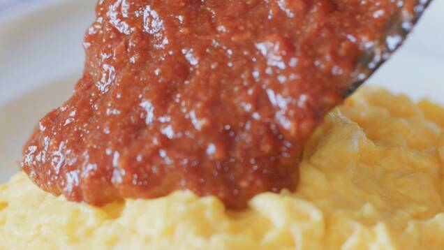 コンビーフデミソースで食べるとろとろオムライスの作り方の手順6