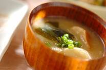 ワカメと麩のおみそ汁