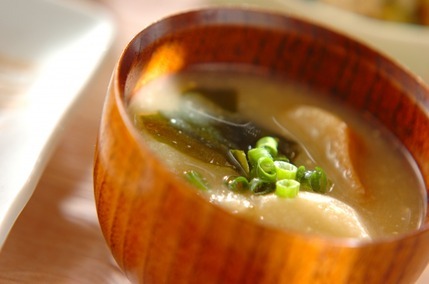 ワカメと麩のおみそ汁