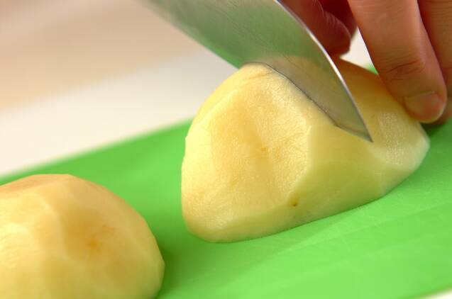 じゃがいもだけでできる節約おかず！じゃがいもの甘煮の作り方の手順1