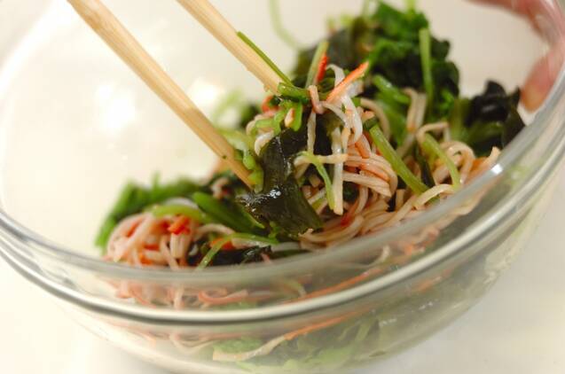 ミツバとカニカマのワサビ和えの作り方の手順3