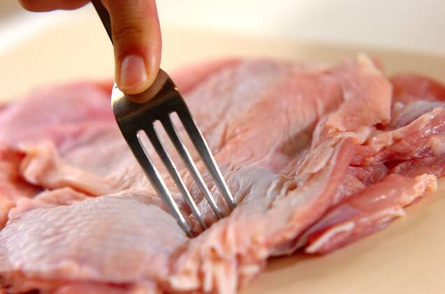 鶏肉のソテー～ガーリックバター風味～の作り方の手順1