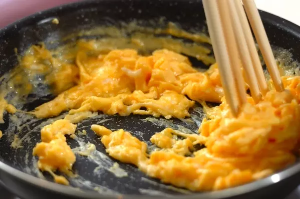 みんな大好き！鶏そぼろ丼 彩り鮮やかの作り方2