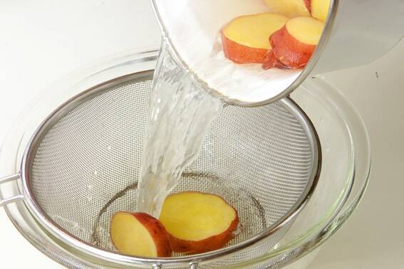 サツマイモの煮物の作り方の手順2