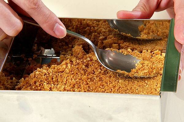 イチゴのチーズケーキの作り方の手順1