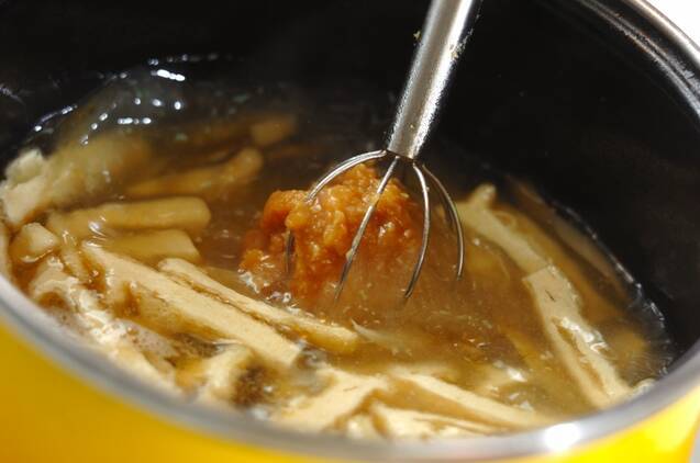 ゴボウと油揚げのみそ汁の作り方の手順4