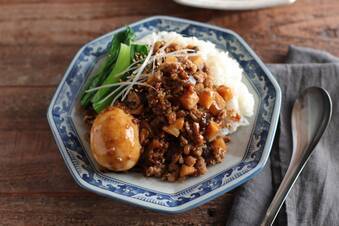 台湾ごはん ルーローハン（魯肉飯）