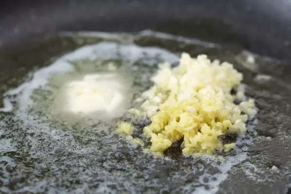 自宅で簡単！本格濃厚バターチキンカレーの作り方1