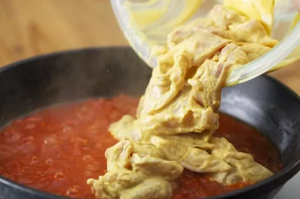 自宅で簡単！本格濃厚バターチキンカレーの作り方4