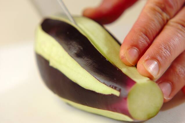 レンジナスのゴマみそがけの作り方の手順1