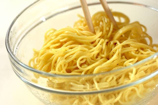 XO醤のモヤシ焼きそばの作り方の手順2