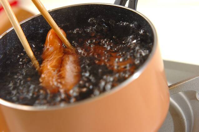 ビネガーキャベツとミニドッグの食パンカップの作り方の手順4