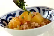 ジャガイモと鶏そぼろのバターしょうゆ煮の作り方4