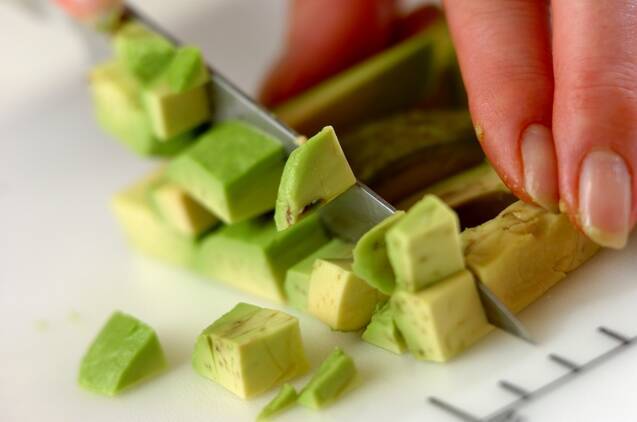 納豆とアボカドの揚げ餃子の作り方の手順1