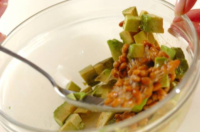 納豆とアボカドの揚げ餃子の作り方の手順2