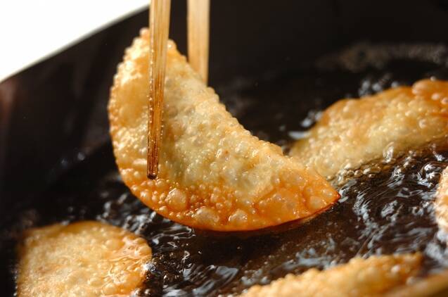 納豆とアボカドの揚げ餃子の作り方の手順4