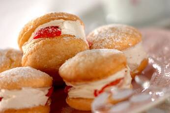 イチゴのブッセ