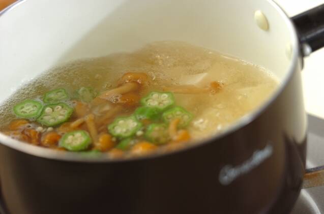 オクラと豆腐のおみそ汁の作り方の手順3