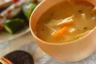 ニンジンとモヤシのみそ汁