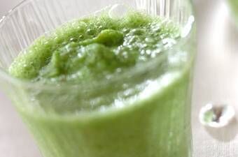 水菜とリンゴの甘酒スムージー