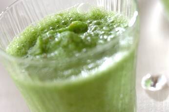 水菜とリンゴの甘酒スムージー