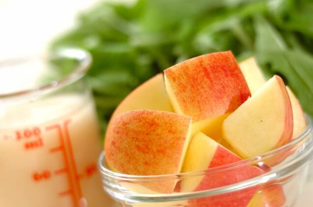 水菜とリンゴの甘酒スムージーの作り方の手順1
