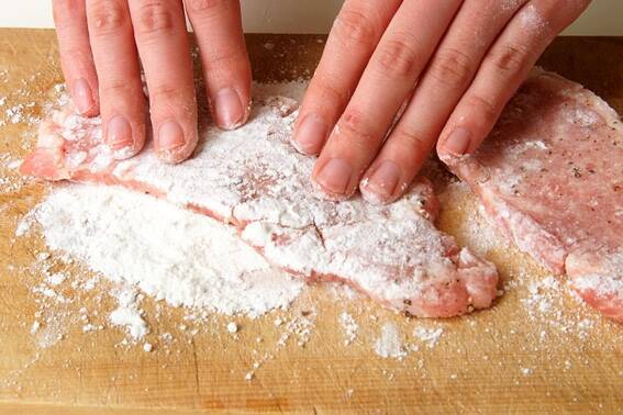 ポークのトマトソース煮の作り方の手順1