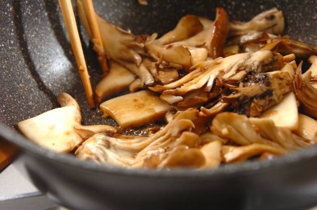 キノコのガーリックバターソテーの作り方の手順3