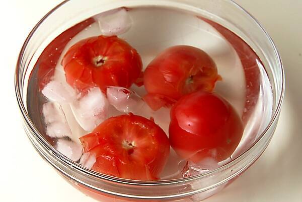 フレッシュトマトとバジルの冷製パスタの作り方の手順1