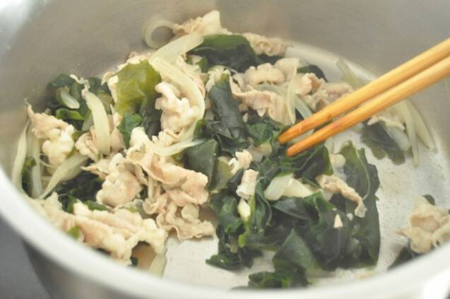 ワカメと豚しゃぶの出汁煮の作り方の手順5