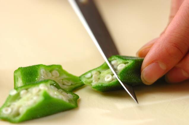 オクラとプチトマトのナムルの作り方の手順1