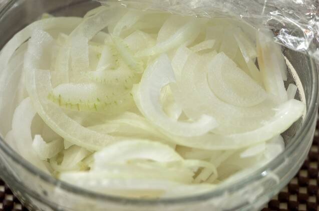 玉ねぎを丸ごと使った カレーマリネ 大量消費にも by山下 和美さんの作り方の手順1