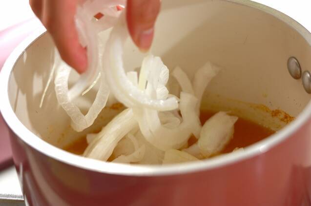 玉ねぎを丸ごと使った カレーマリネ 大量消費にも by山下 和美さんの作り方の手順2