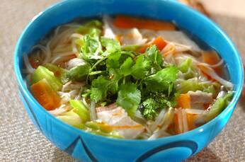 具だくさんのエスニックにゅうめん