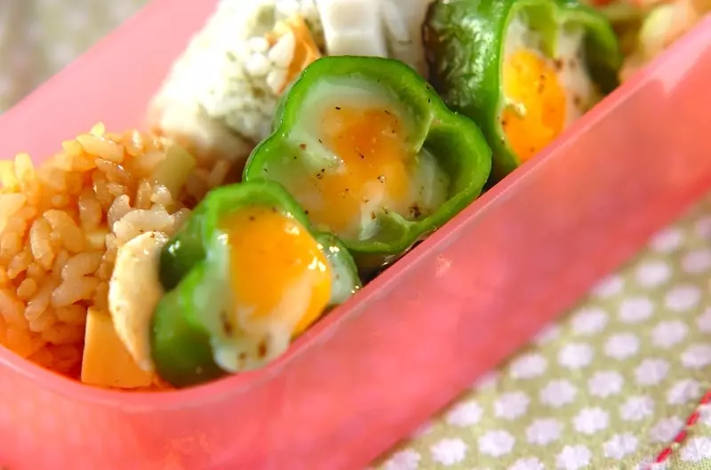 ピーマンのお花卵 副菜 レシピ 作り方 E レシピ 料理のプロが作る簡単レシピ