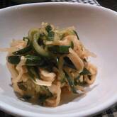 切干し大根とキュウリのゴマ酢和え