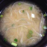 切干し大根とモヤシのみそ汁