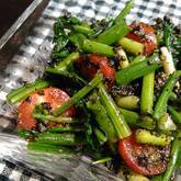 プチトマトとホウレン草のゴマ汚し