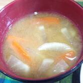 大根とニンジンのみそ汁