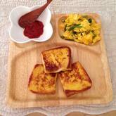 フレンチトーストとトマトスクランブルエッグ