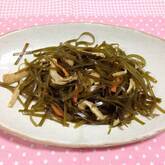 切り昆布とちくわの煮物