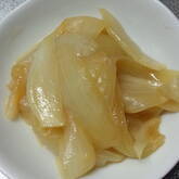 レンジで玉ネギのバターじょうゆ和え