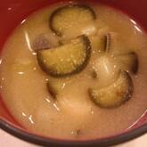 ナスと玉ネギのみそ汁