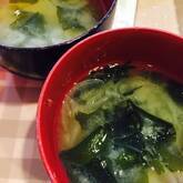 玉ネギとワカメのみそ汁