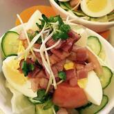 卵とベーコンのサラダ