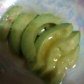 ごま油と塩だけ！無限に食べられるアボカドのお刺身