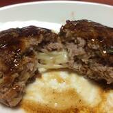 チーズ入りハンバーグ