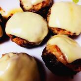 シイタケの肉詰めチーズ焼き